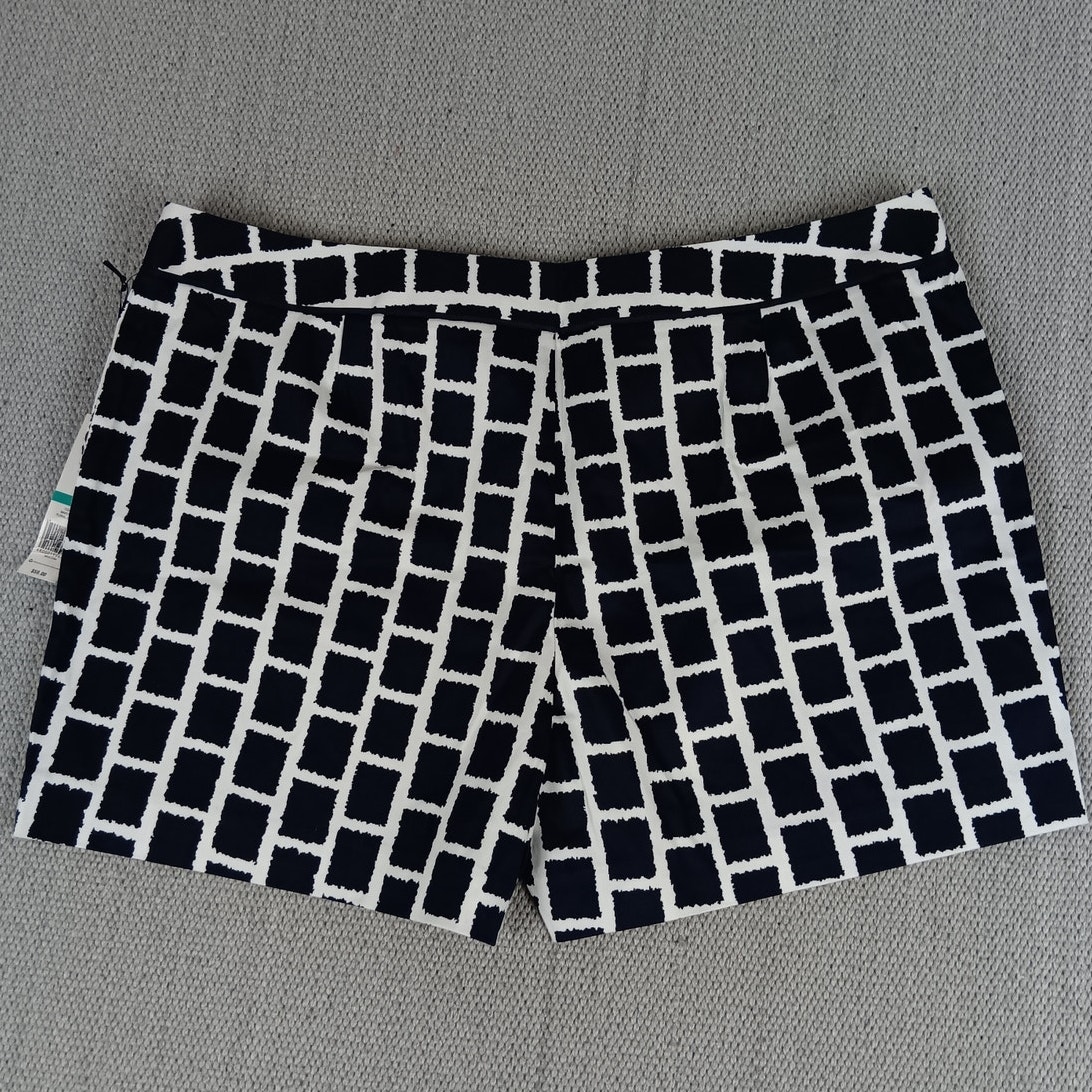 Cynthia Rowley Shorts Women's 16 36x4 Navy/White Stretch Floral Graphic Print — image 7 of 8